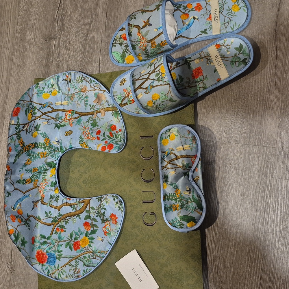 Gucci Tian Travel Set: Inflatable Pillow, Mask, & Shopping Bag